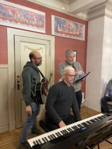 Det øves til Nordisk Jul på Villa Møllebakken